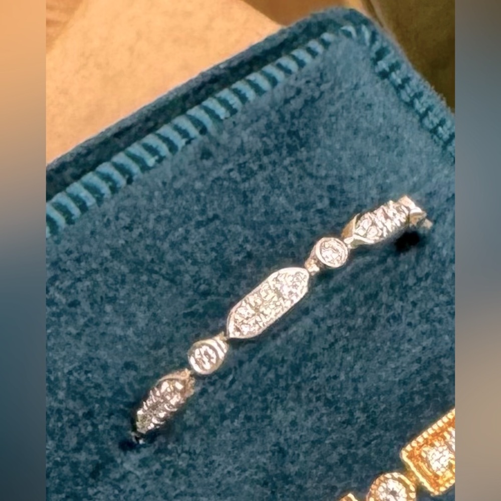 18K WHITE Gold Art Deco Stacking Ring EUC Like New